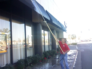 Fish Window Cleaning on Fish Window Cleaning   Los Angeles South Bay  Ca     Manhattan Beach