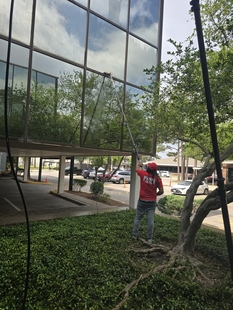 window cleaner cleaning windows of all-glass building