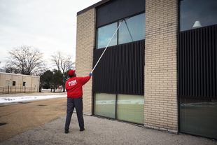 FISH Window Cleaner Cleaning Commercial Building Windows with a Pole