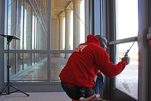 Fish Window Cleaner Cleaning Lower Half of Glass Door