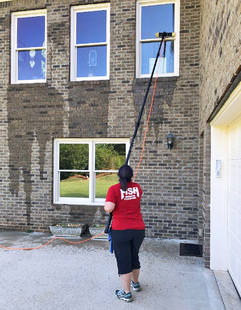 FISH Window Cleaner Using Water-Fed Pole To Clean 2ns Story Windows