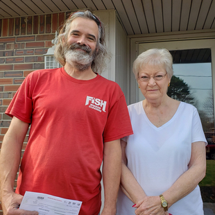 Fish Window Cleaner with Recipient of Free Window Cleaning for Breast Cancer Awareness Month