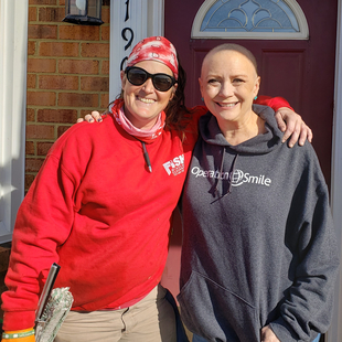 Fish Window Cleaner with Recipient of Free Window Cleaning for Breast Cancer Awareness Month